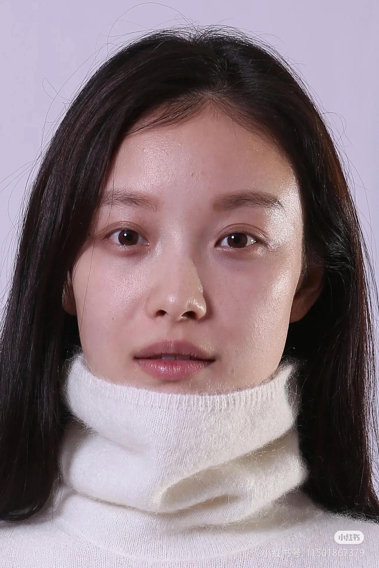 当明星真的是有门槛的 
要皮肤要身材要脸型
 其他就还好