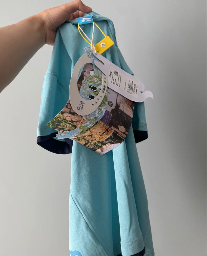 巨型吊牌 防退货这话题词完美演绎了社交平台为何如此多「虚空索敌」和「偷换概念」。