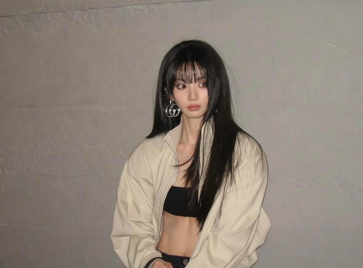 田曦薇今日ins更新&GUCCI风格多变的小女孩👧🏻🖤👜 