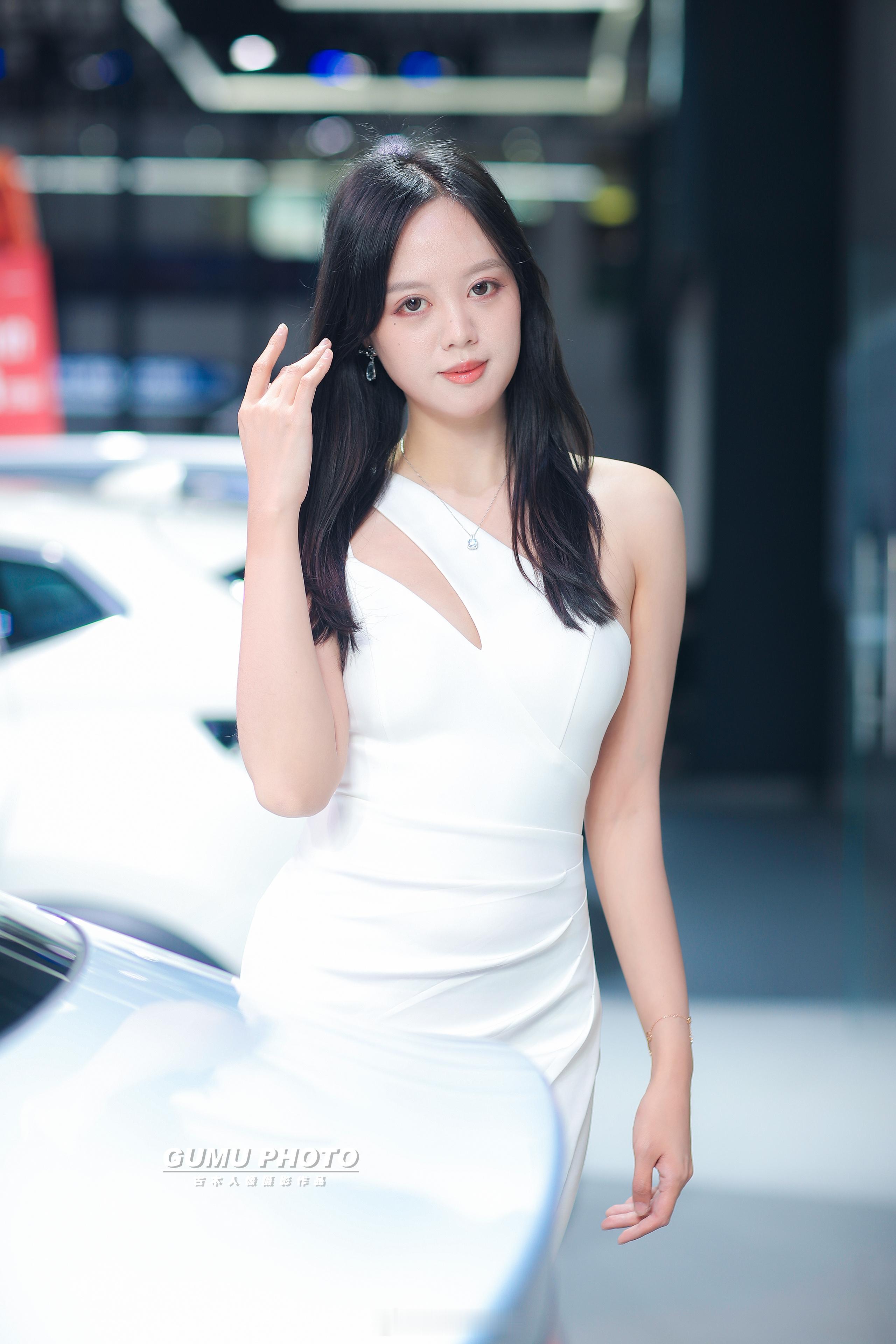 2025贵阳汽车文化节东风日产展台模特小姐姐。               