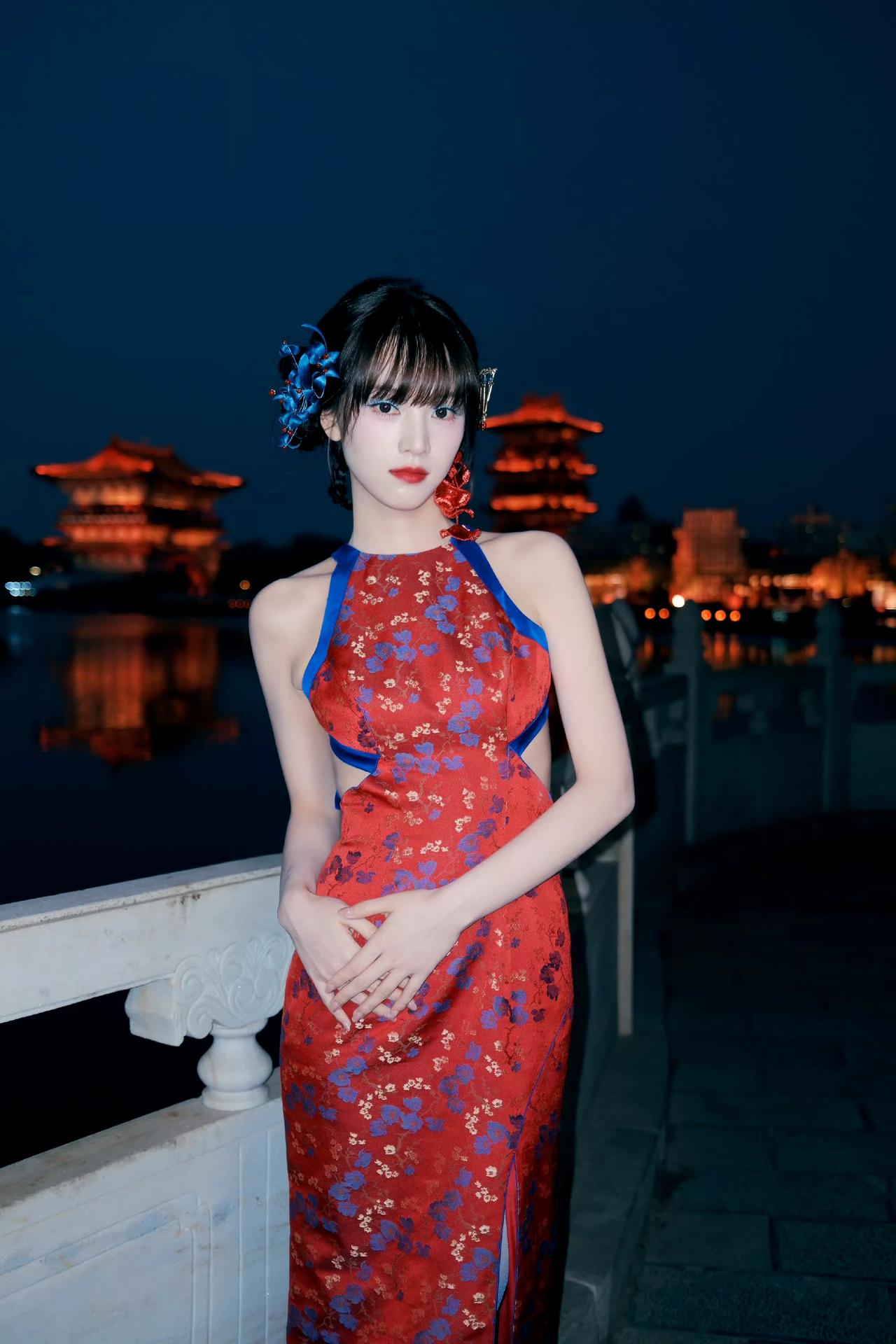 黄灿灿开封清明上河园游船好像从画里走出来的～