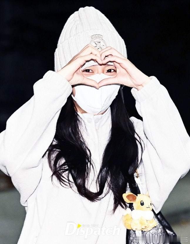 21日， 经金浦商务航空中心出发，前往菲律宾出席海外日程。 