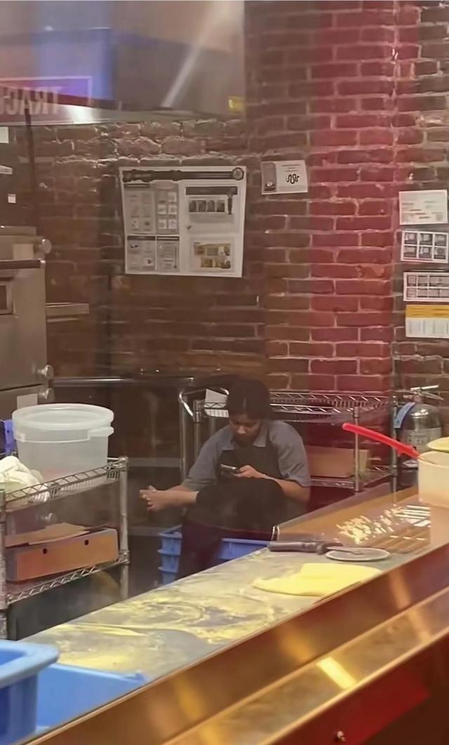 在华的印度餐厅，主要分布在北京，广东，上海。尤其是这两年印度餐厅的开设数量和速度