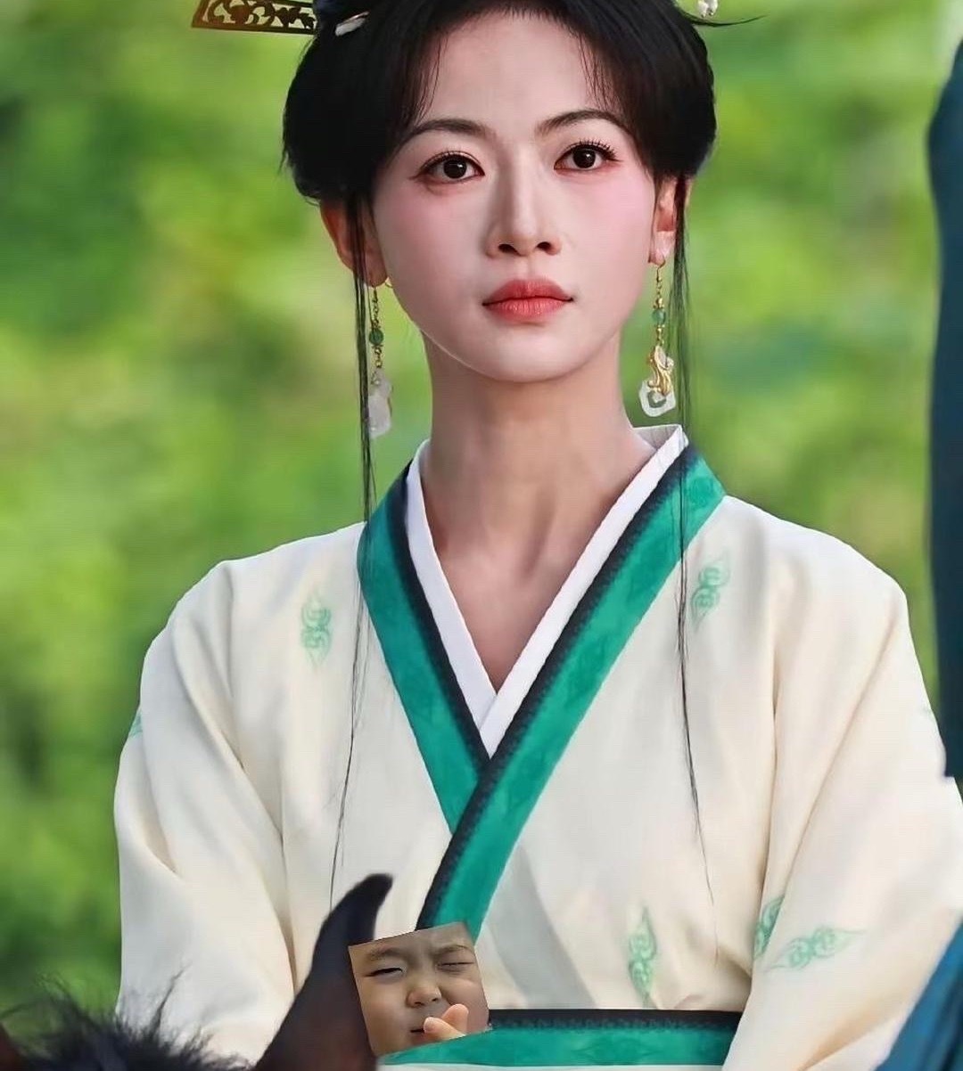 吴谨言这部剧的妆造好美，这么美的发髻 