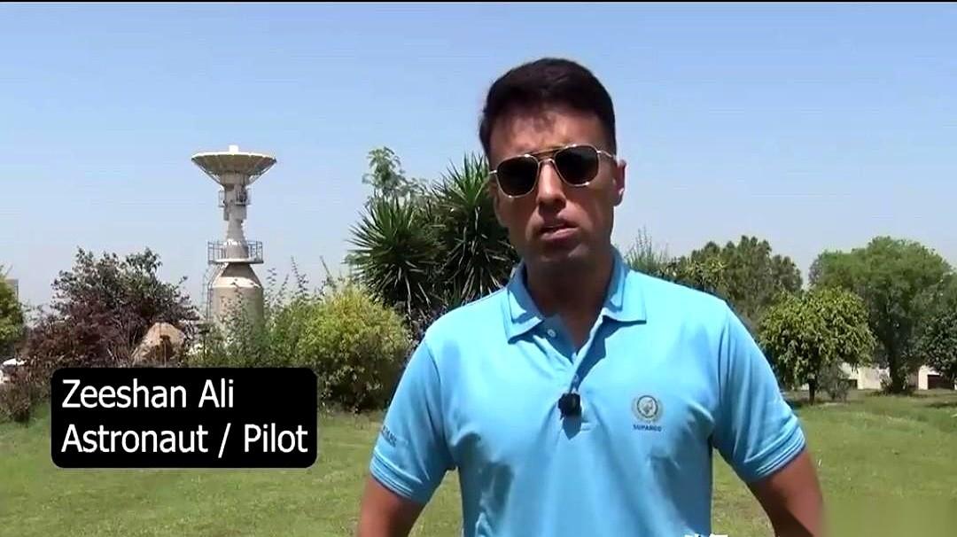 巴基斯坦有两个哥们儿，穆罕默德和胡拉姆，一块儿拿到了去中国航天员基地的入场券。