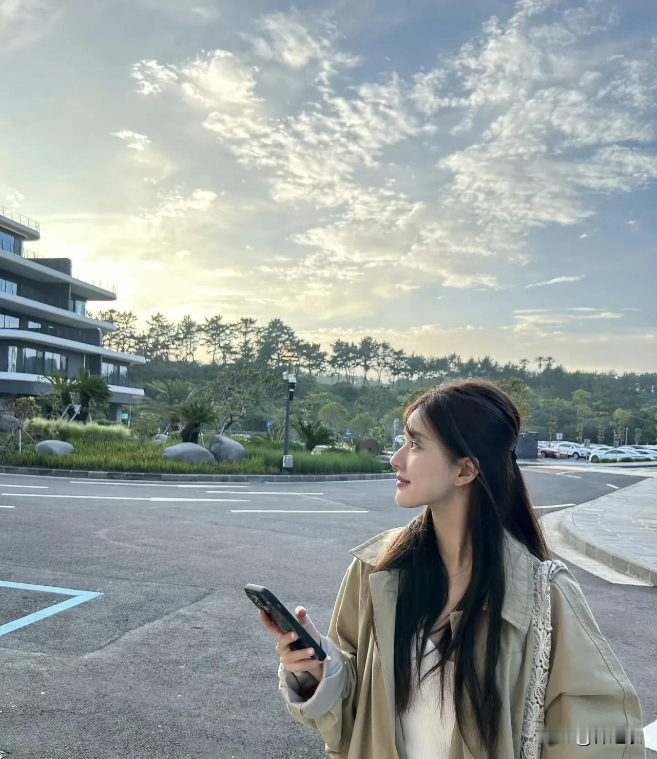 当一个公众人物带来的全是负面的消息，以及脆弱的心灵，就注定她走不长远。

因为她