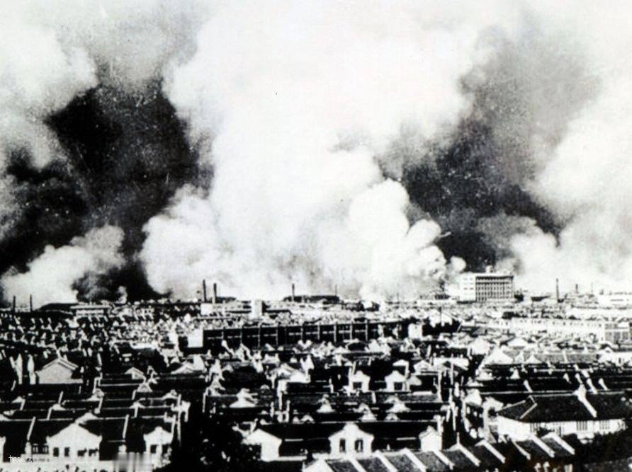 1937年，上海，一个师上前线3小时，减员一半，5小时，减员三分之二，有人形容：