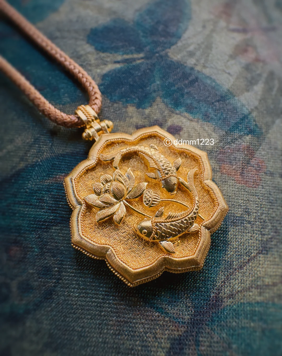 三周年的黄金。 其实我已经买好了[暗中观察R] 	 成毅六福珠宝