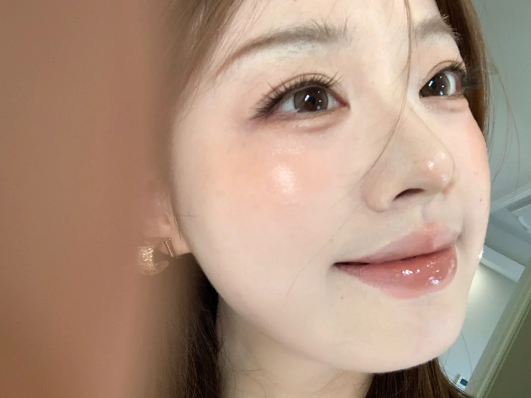 永远喜欢干净的妆面～