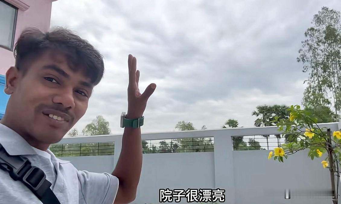 香香还能回来吗？
原来卡卡没钱时，香香跟一穷二白的卡卡生俩孩子。卡卡家没房住，香
