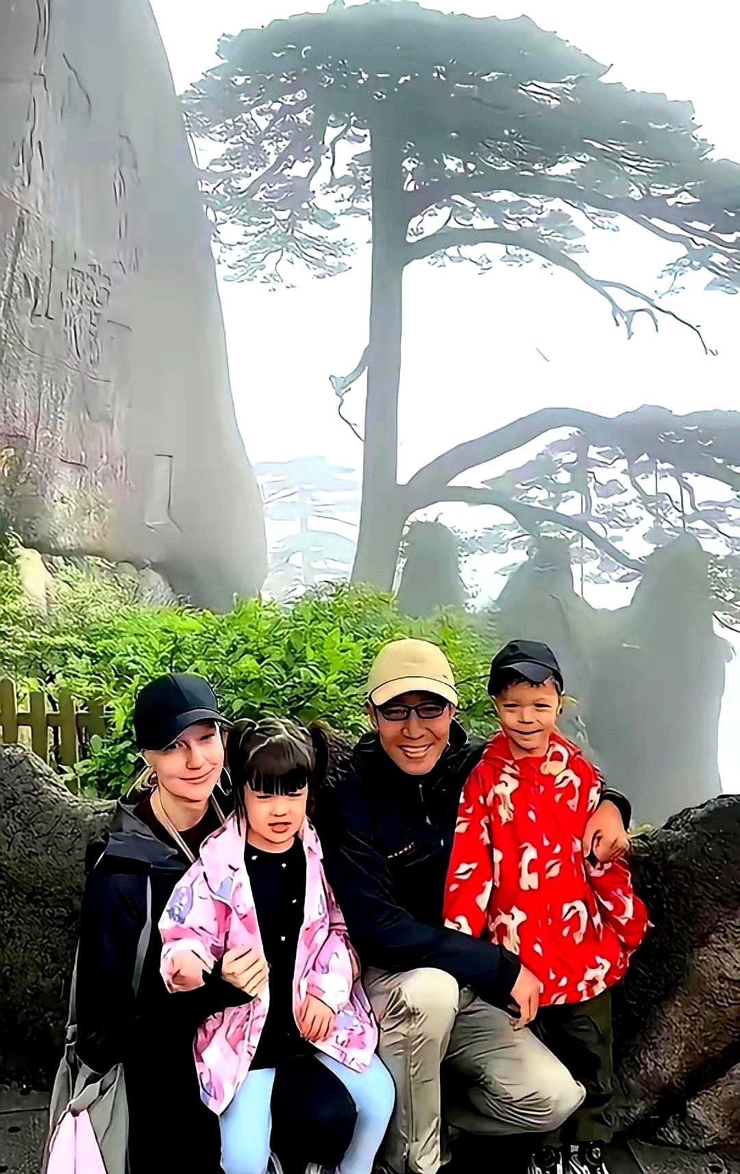 6岁撒贝宁龙凤胎，开口就是武汉话！女儿分糖果用英语，儿子却把《明星大侦探》搬进幼