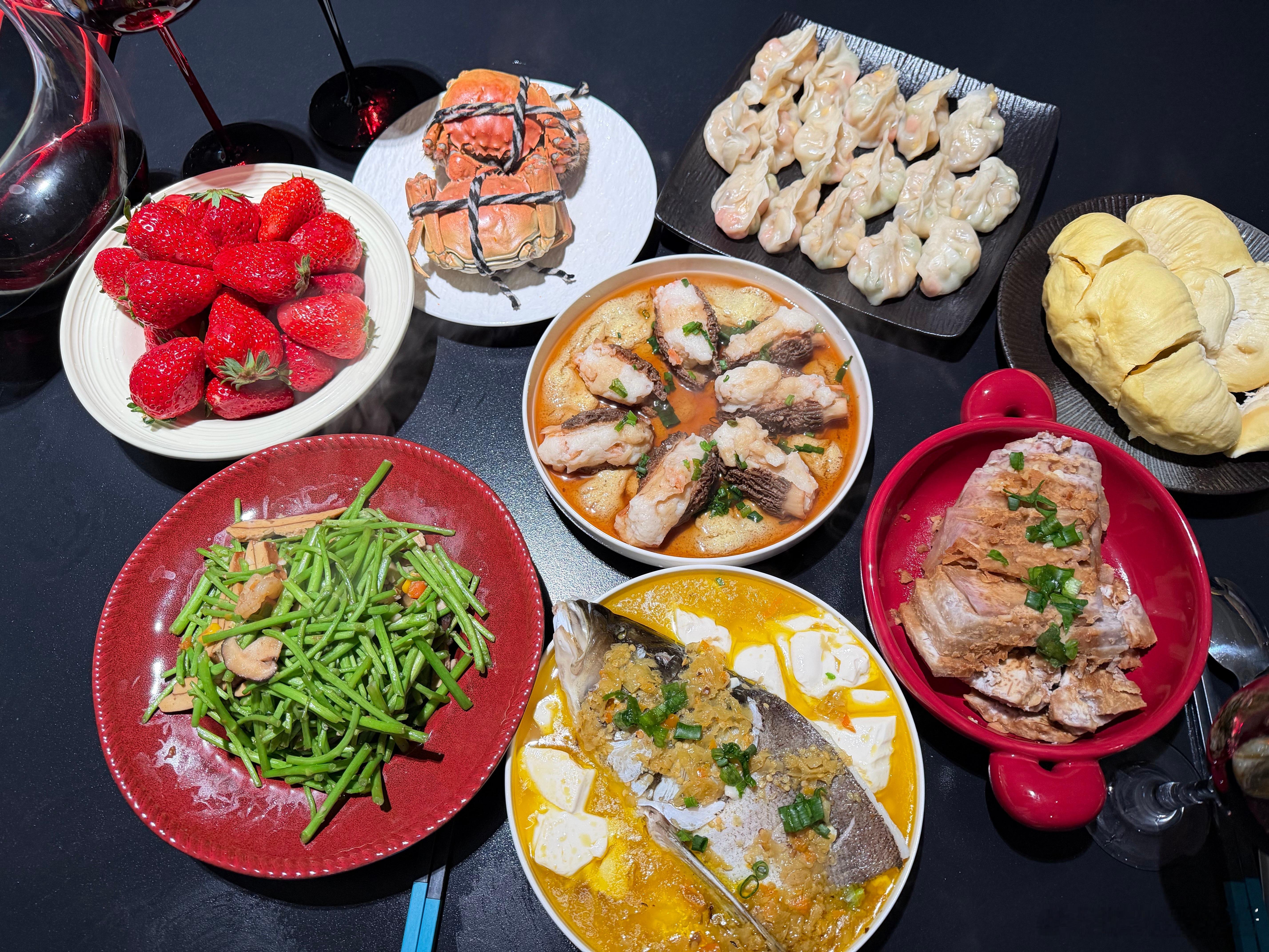 新年快乐各位🧧下午跟妈妈在家包了都不太会包的饺子🥟  做了点自己爱吃的   