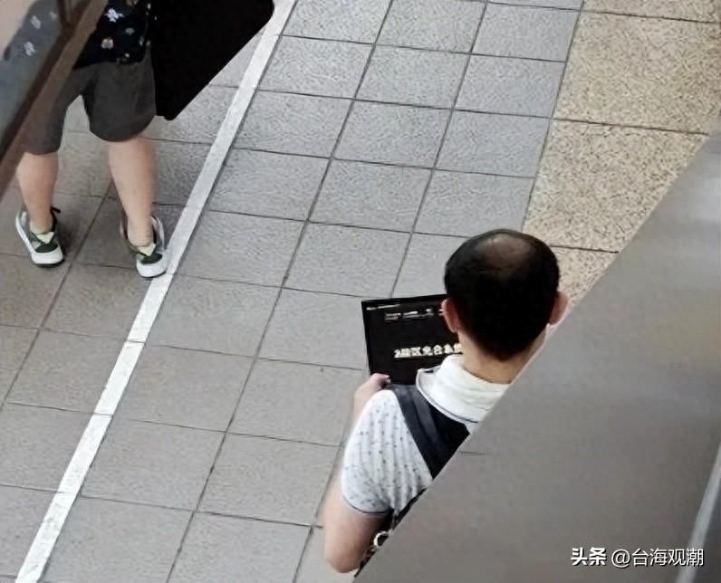 台北捷运上演"谍战乌龙"！男子电脑屏幕被疑"大陆间谍"，警方一查：是在听理财课
