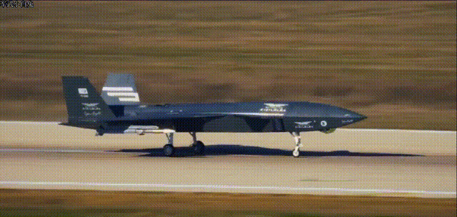 土耳其“红苹果”无人机实弹射击Gokdogan中距弹打靶测试，成功命中目标。
土