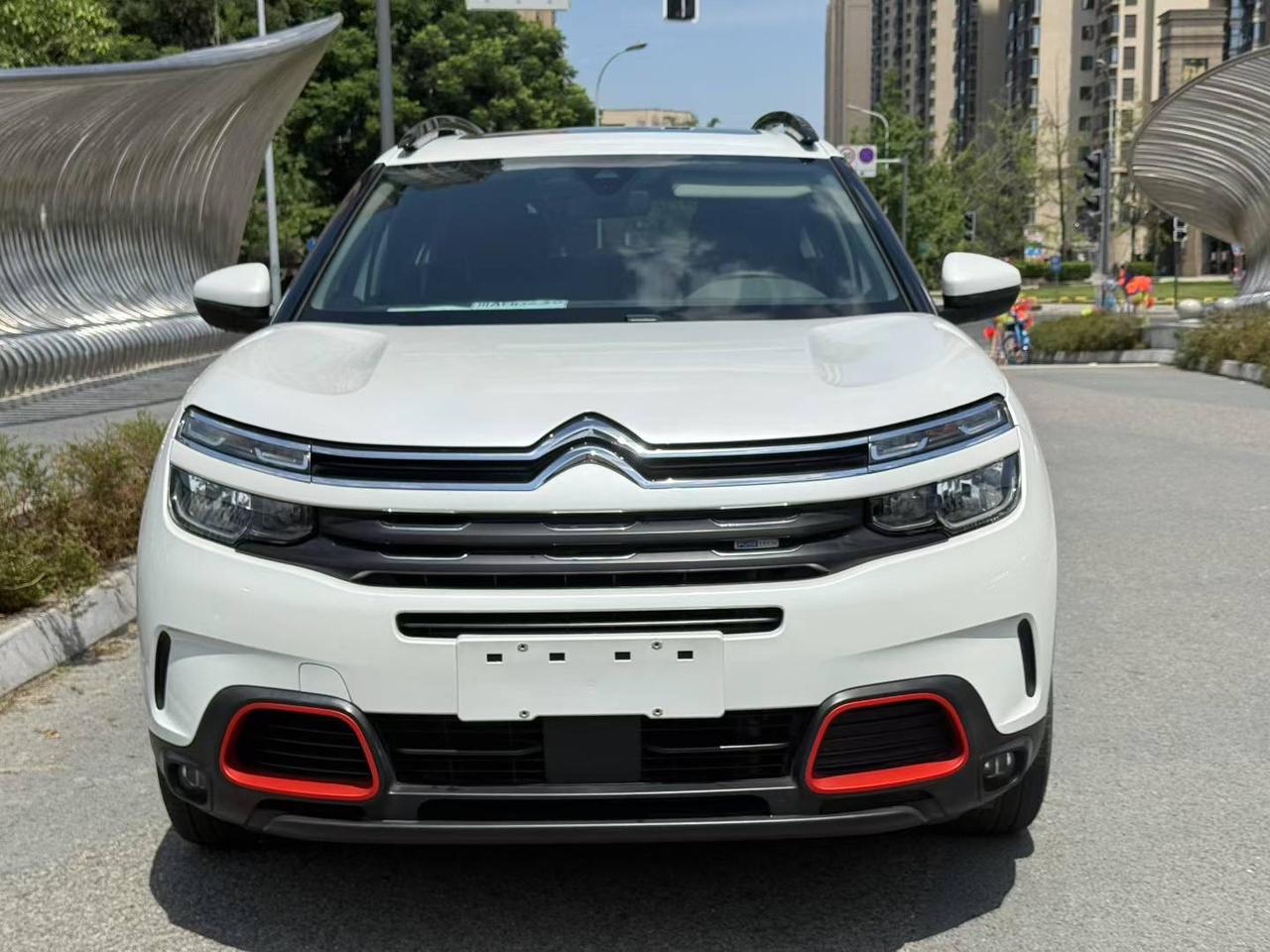 二手天逸C5：法系“魔毯”真香，但保值率会让你哭出声
 
兄弟们，说到法系车，网