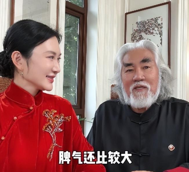 大导演张纪中老先生自从娶了小自己31岁的杜星霖后，仿佛回到了青壮年时代，对小娇妻