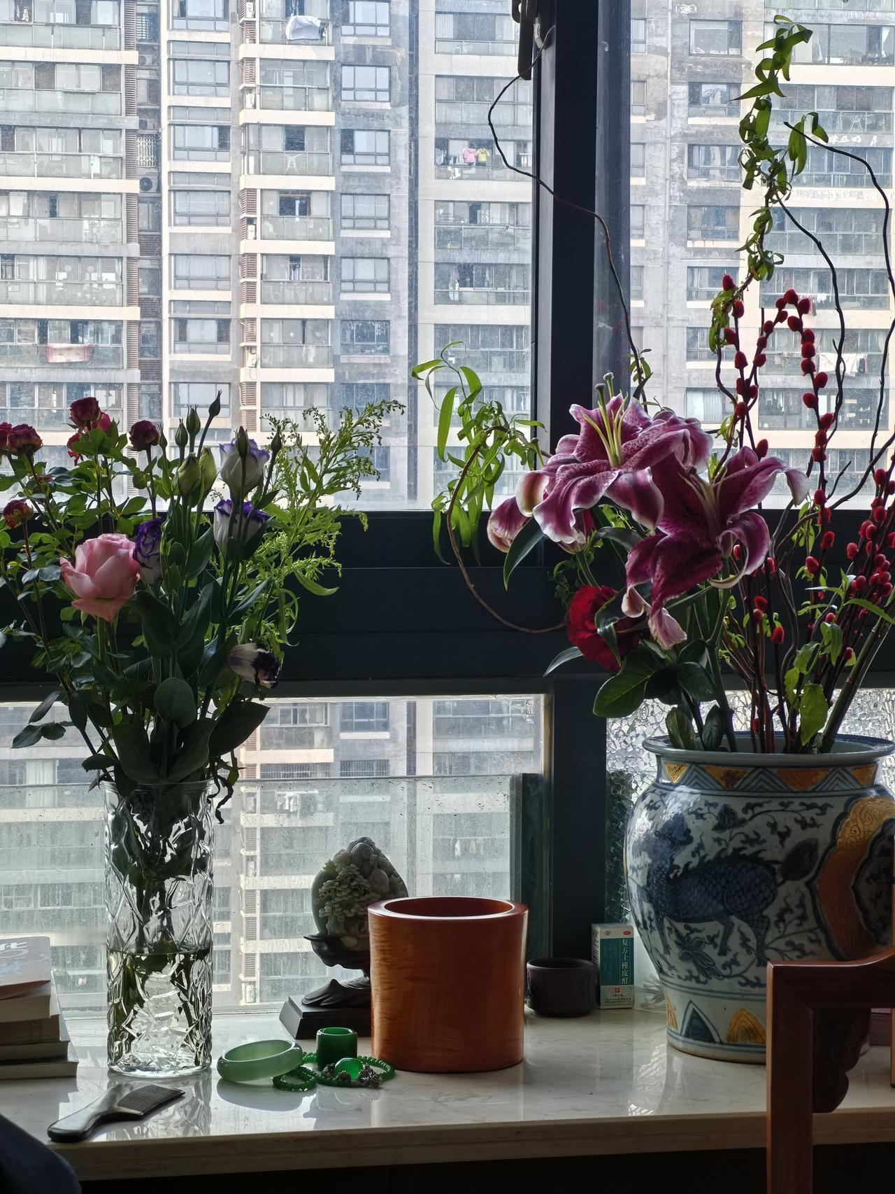 清明
悠悠千年
只有时间才懂得人心
只有岁月才知道由来

唯有鲜花生活更美好
历