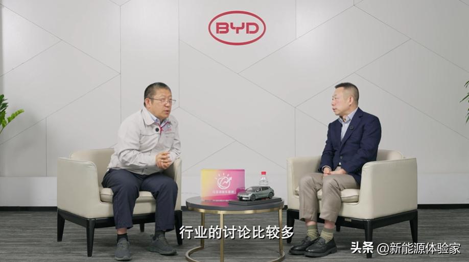 千安闪充+二代刀片电池，直接改写动力电池格局！
 
千安倍大电流闪充太狠了！成本