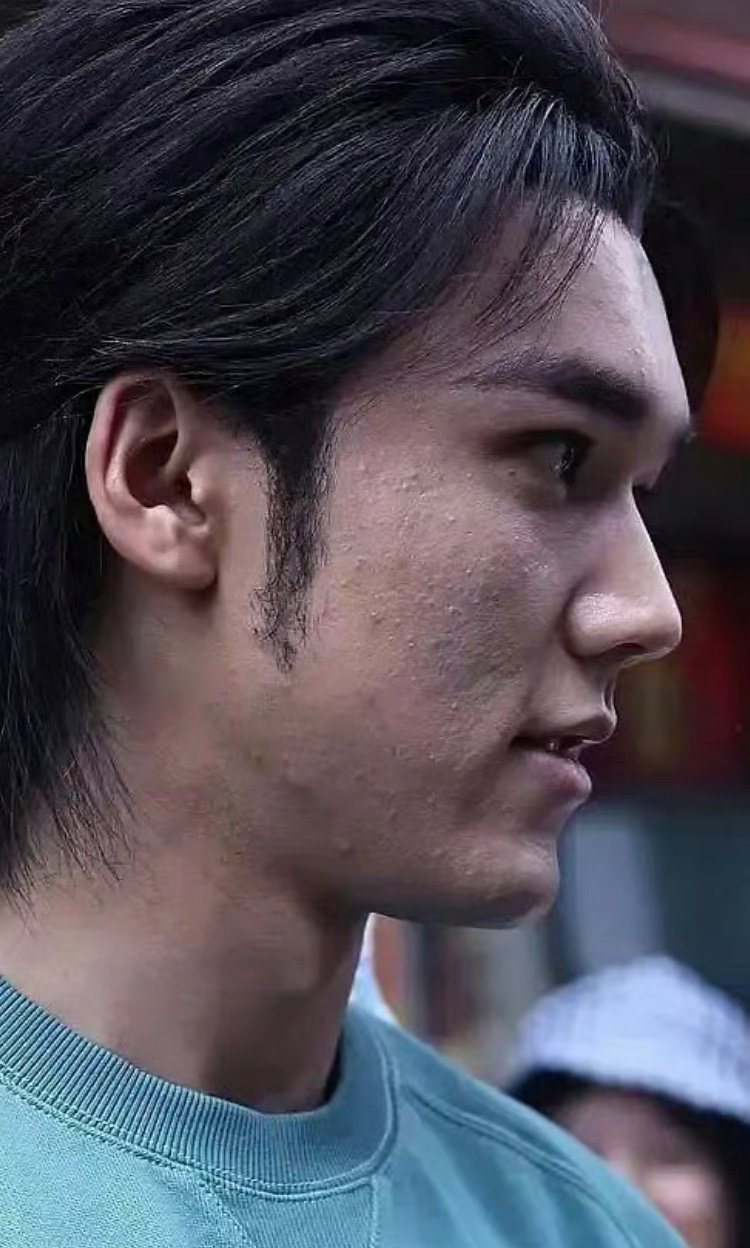 似乎很黑 需要保养 #陈牧驰站姐脱粉回踩# ​​​