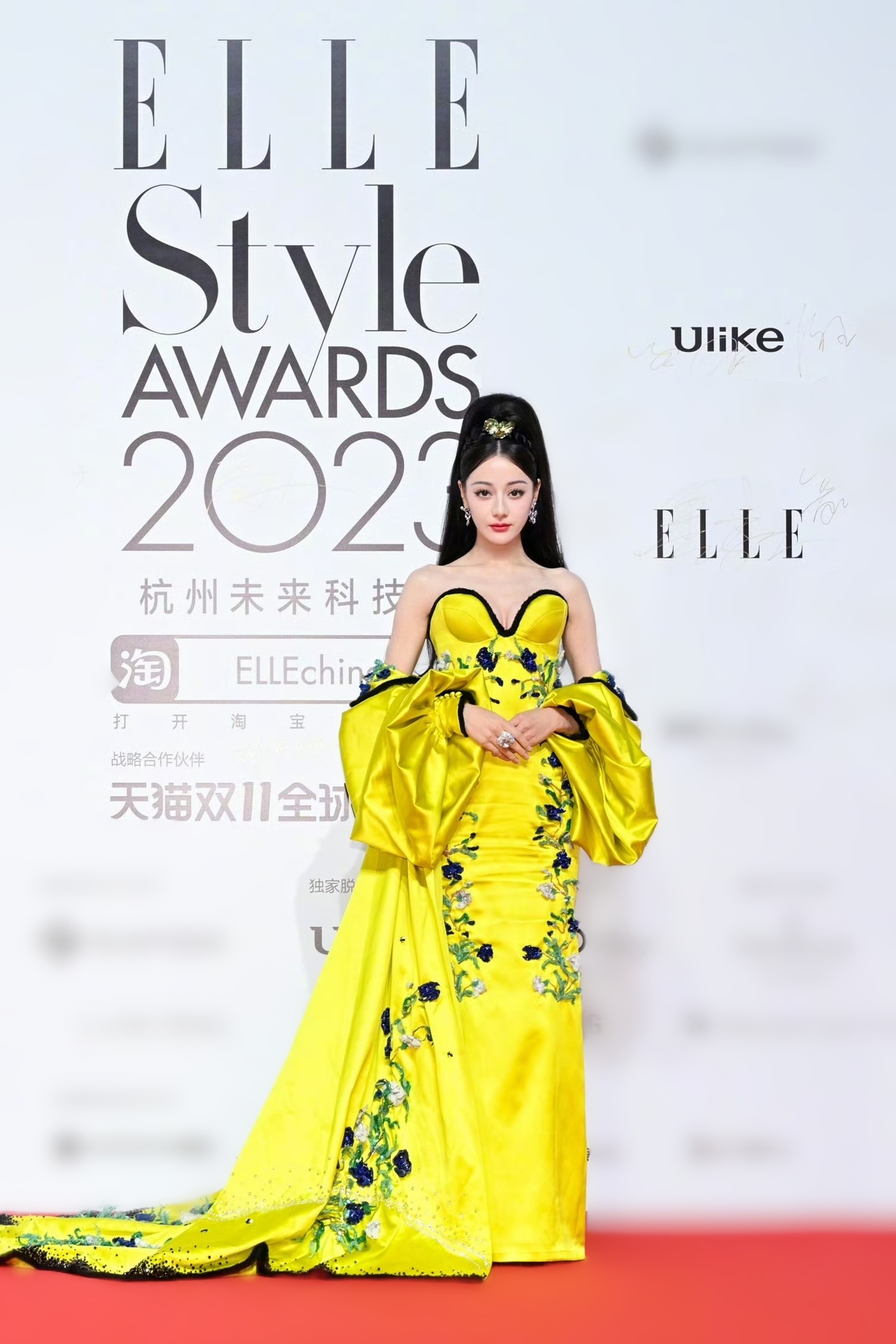 #ELLE风尚大典#回顾一波ELLE35周年风尚大典的美图！热巴、杨紫、娜扎、钟