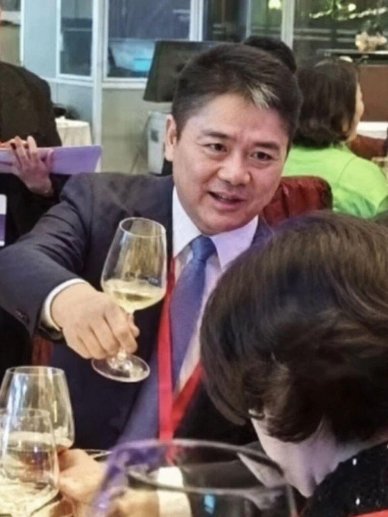 刘强东花60亿在香港买楼，太豪气了！

01

东哥大手一挥，又在香港买买买了。