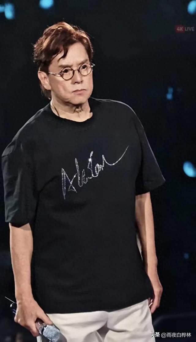 76岁的人，还能在红馆一开口就是三个钟头，这事儿本身就不简单。