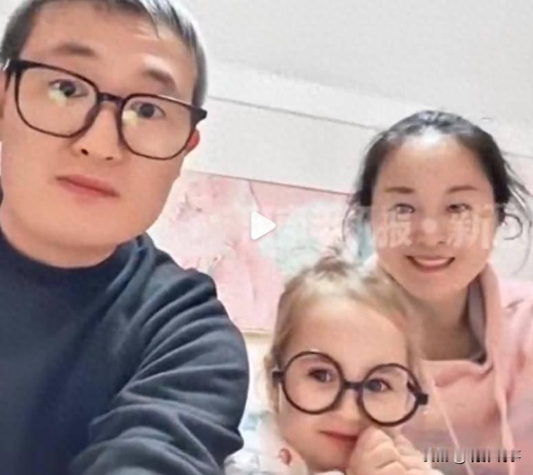 在12月2日这天，江苏省的一对中国夫妇迎来了一个令他们惊喜不已的孩子——一位拥有