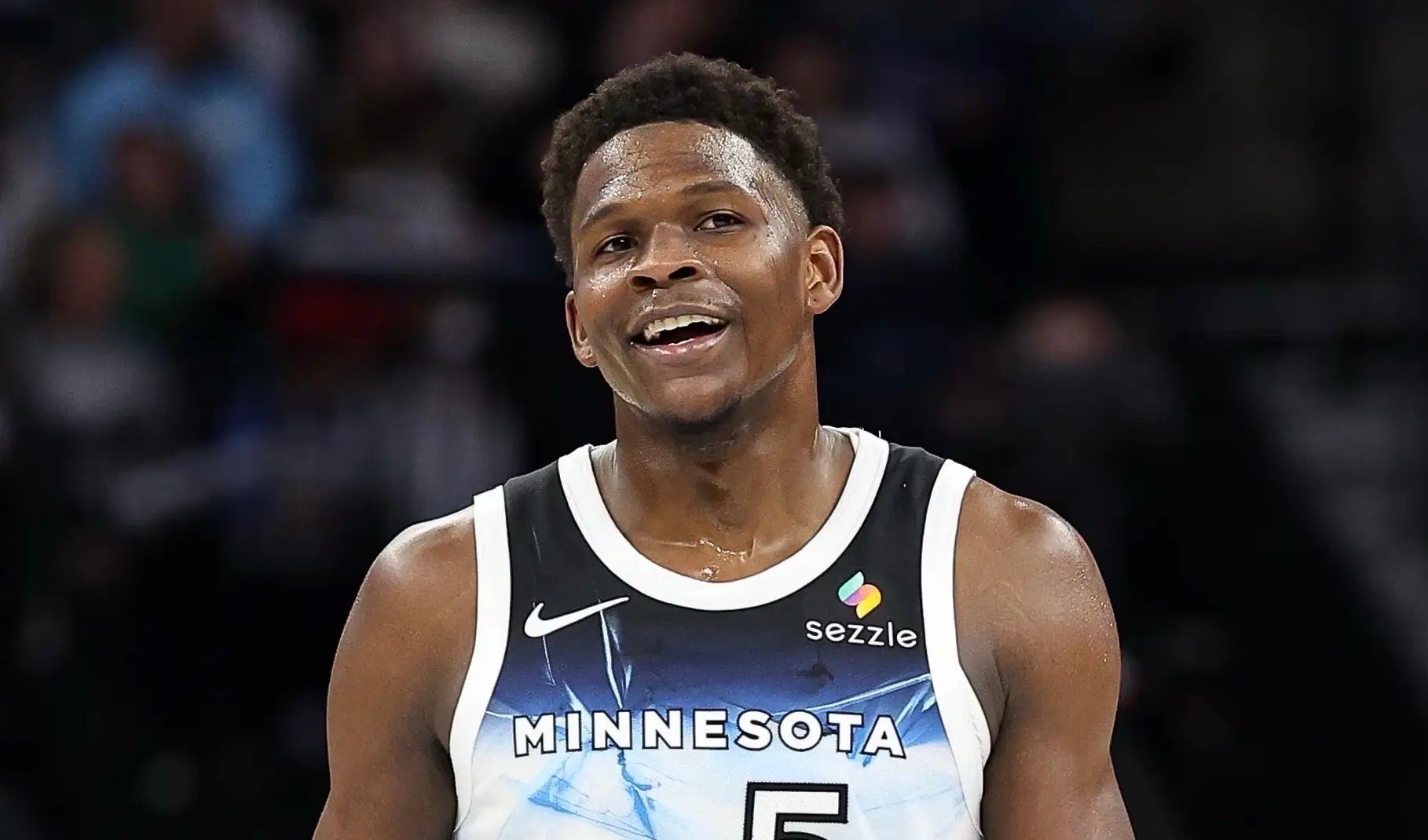 #爱德华兹向观众席扔球被罚款# 爱德华兹因用力向观众席扔球，被罚款25000美元