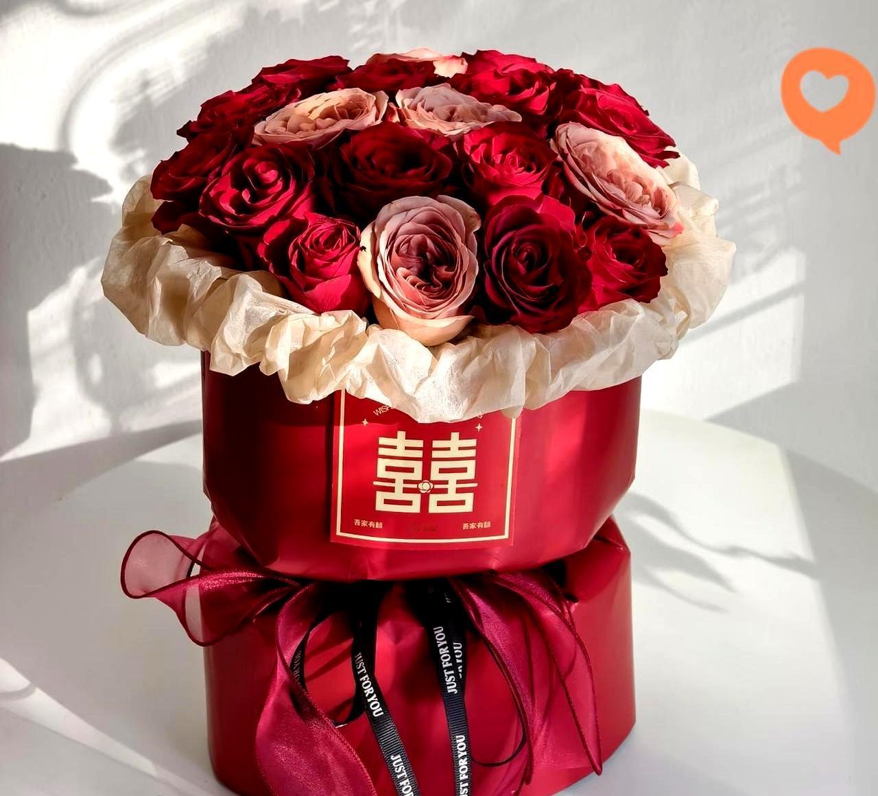 姑娘刚订婚，亲家母当场抛出“AA婚”方案，我真愣了。
不收彩礼、不备嫁妆；以后要
