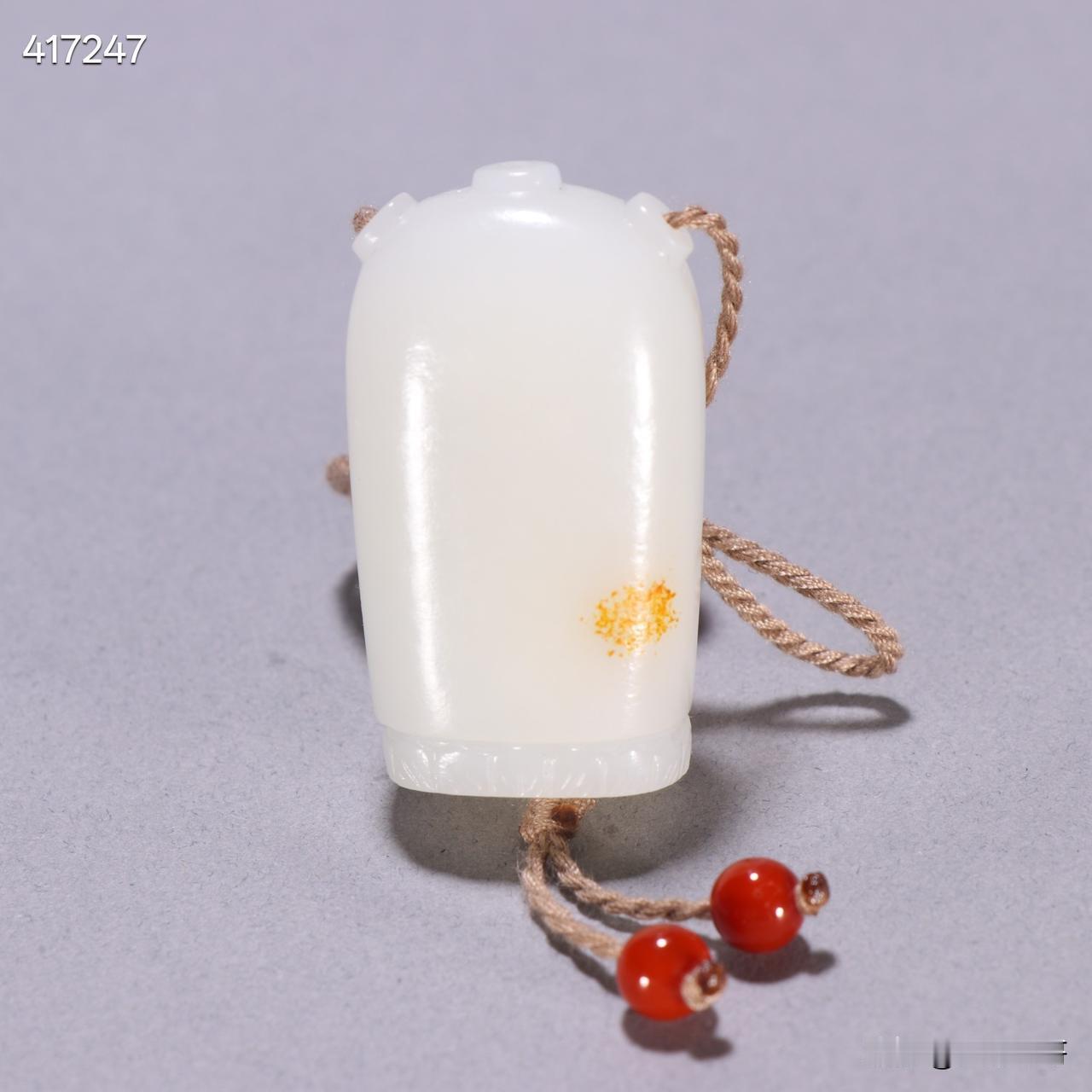 清代 和田玉籽料心中有佛。
规格：高4.25cm 宽2.42cm