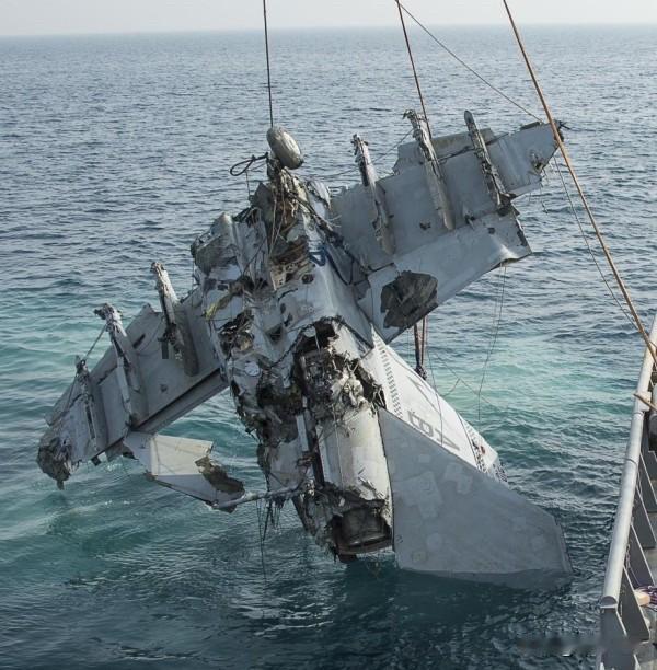 美国军机坠海最大原因是这个。
先来回顾一下：
10月26日下午两点45分，一架分