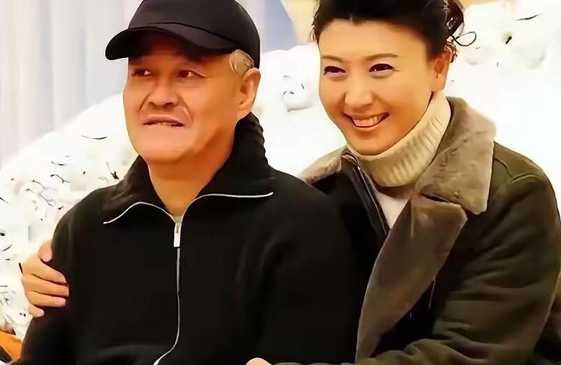 闫学晶相关事件发酵后，在圈内圈外掀起的连锁反应，颇耐人寻味。

事件曝光以来，曾