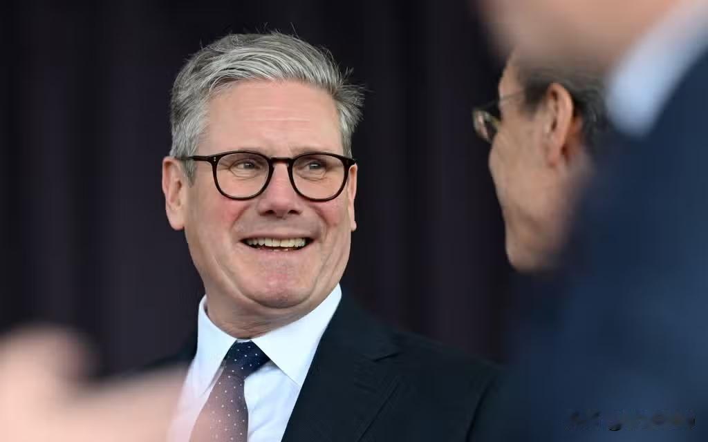 当地时间2月9日，英国首相斯塔默对唐宁街10号的工作人员表示，政治应成为向善的力