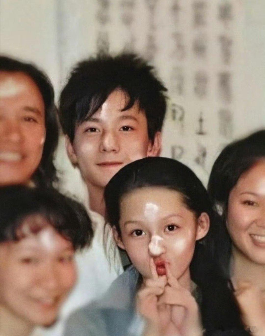哇塞  我居然才知道   感觉还挺搭的  祝福他们都好！杨洋李沁谈了五年杨洋李沁