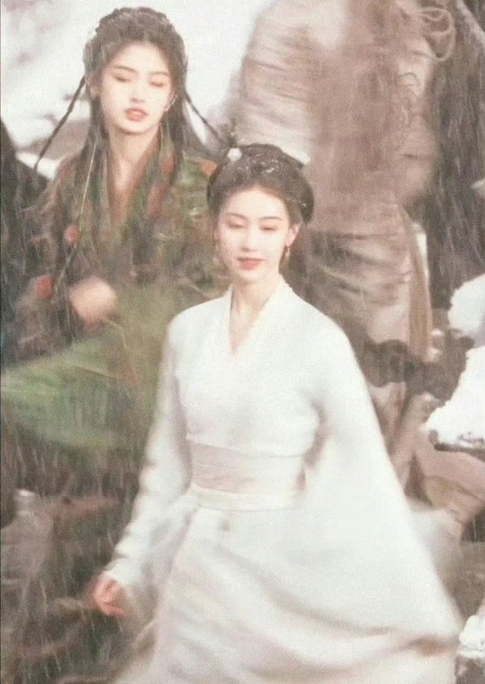 艾米会不会艳压陈都灵啊 ​​​