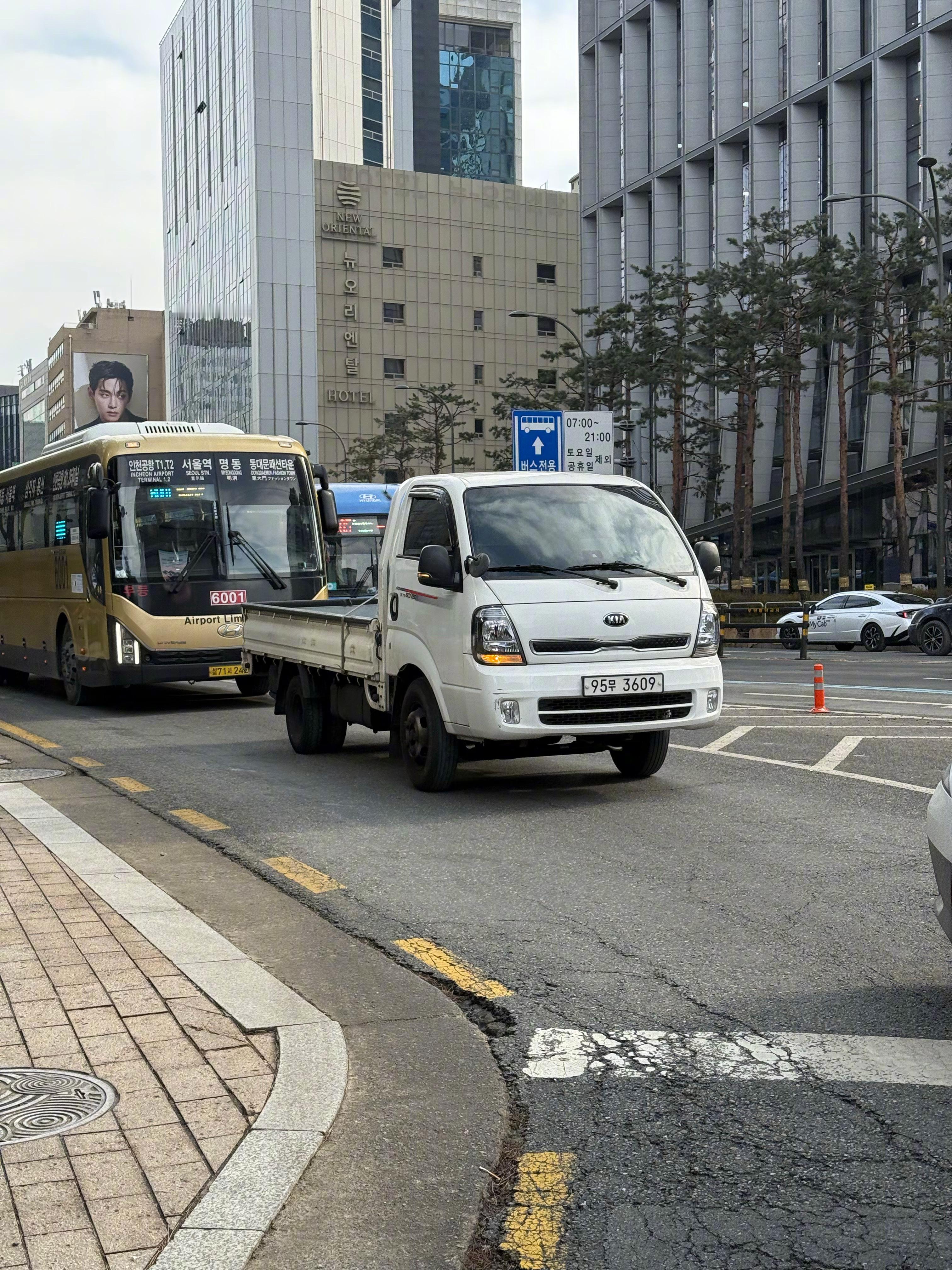 跑了一趟韩国，路上全是现代和起亚看来每个地区都有自己的产业保护，深圳最多的是比亚