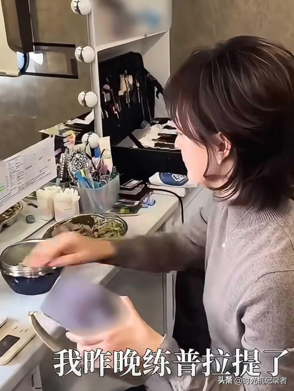孙俪吃个饭都要上称，生怕多吃一口，她们不是自律，而是为了生活为了赚钱。演员大多都