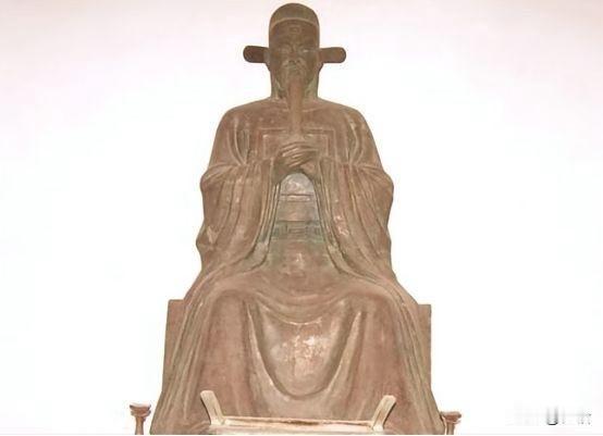 1402年，37岁的兵部尚书铁铉，被放进滚烫的油锅烹炸，同时，其妻杨氏也被送进教