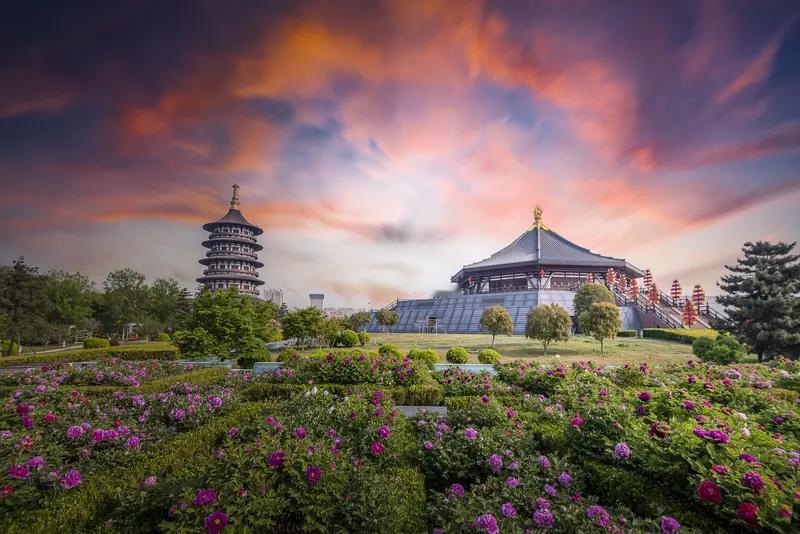 洛阳被称为世界四大圣城之一，说法源于其深厚的历史文化底蕴。洛阳有5000多年文明