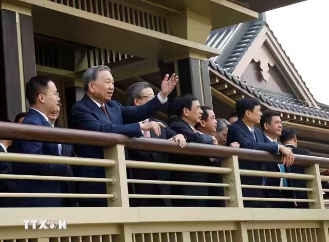 苏林此行一路高铁、一路观察、一路对接合作！

继4 月 14 日搭乘复兴号高铁考