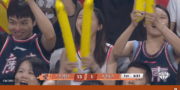 广东男篮开局打了北京北汽一个16：1，许利民指导也是铁青脸看比赛，或许北京北汽队