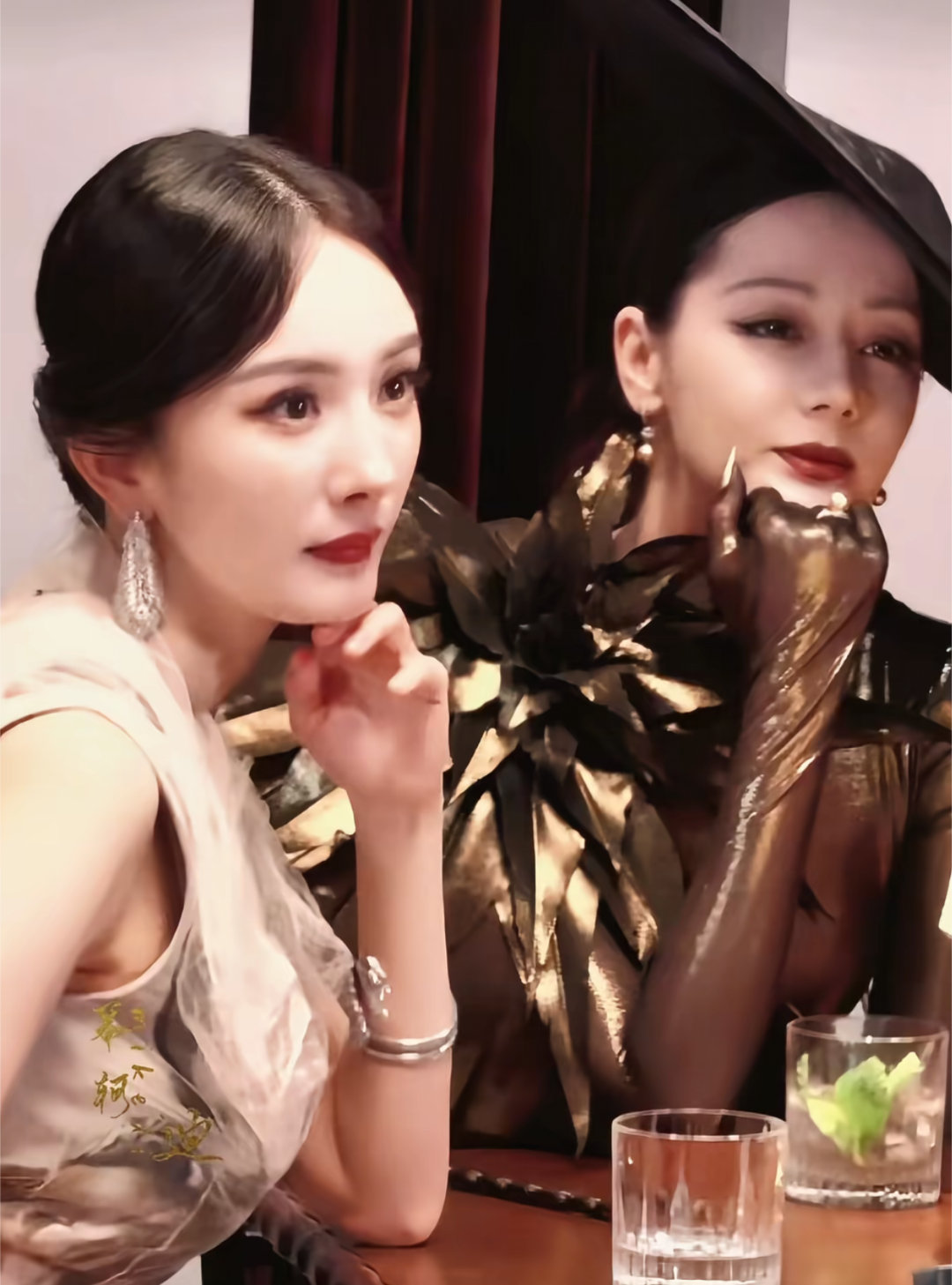 杨幂亲手养大的玫瑰迪丽热巴“你是我亲手养大的玫瑰自然与我有几分相似”谁懂仙女夫妇