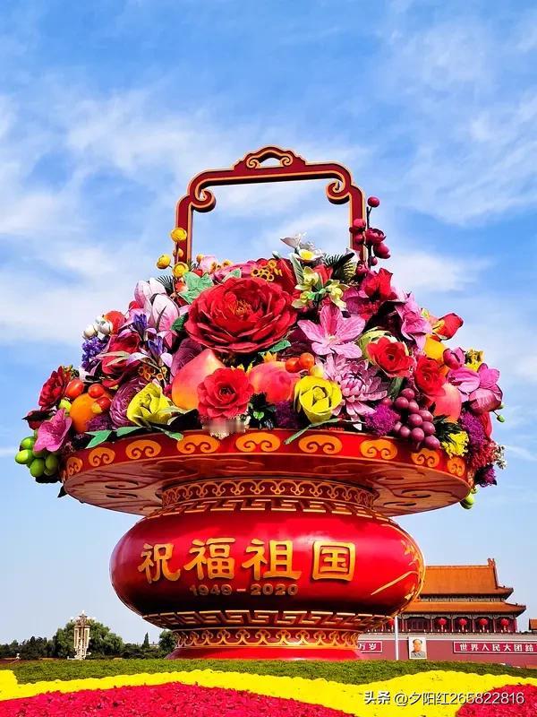 上联:国逢盛世千秋旺
下联:民遇丰年万代兴