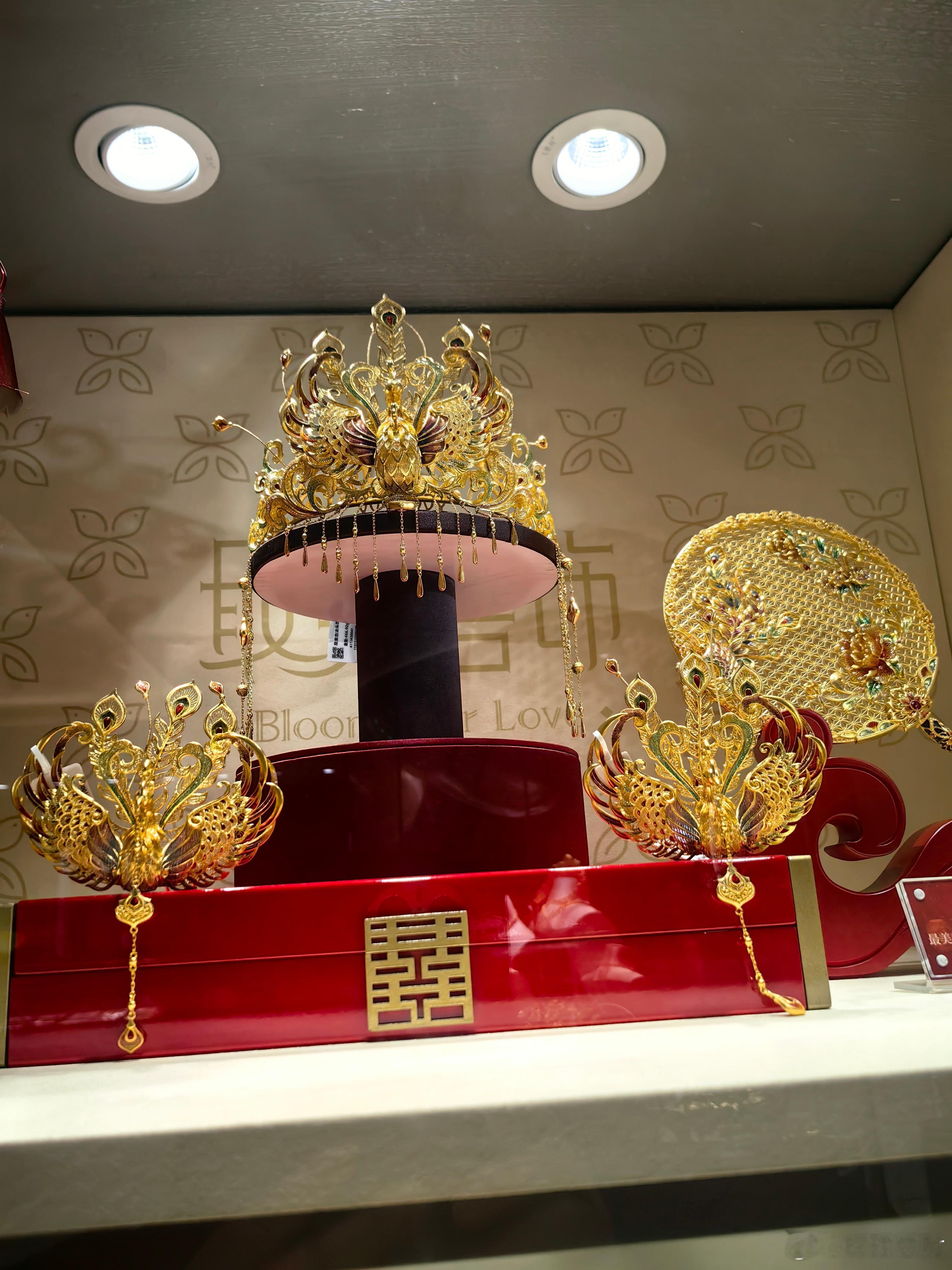 黄金金价现货黄金再突破4340【黄金税改引爆市场，大众购金成本普涨】中国黄金市场