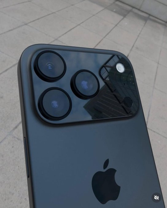 工厂泄露的实机尺寸打造的iPhone 17 Pro Max机模已经流出。这个外观