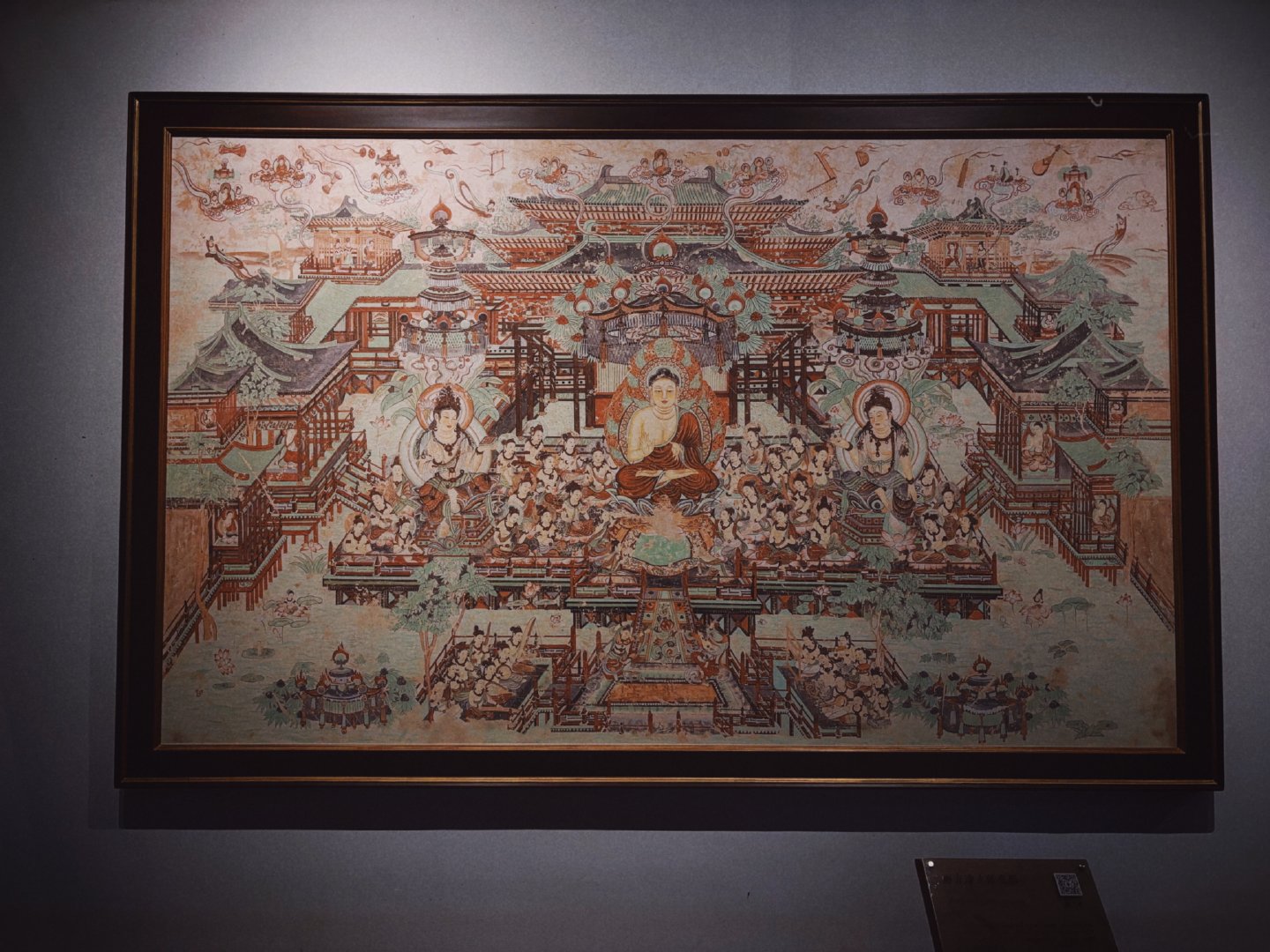 路过七塔寺，看到里面某个殿内悬挂着这些临摹莫高窟壁画的画作，不经感叹这颜色的运用