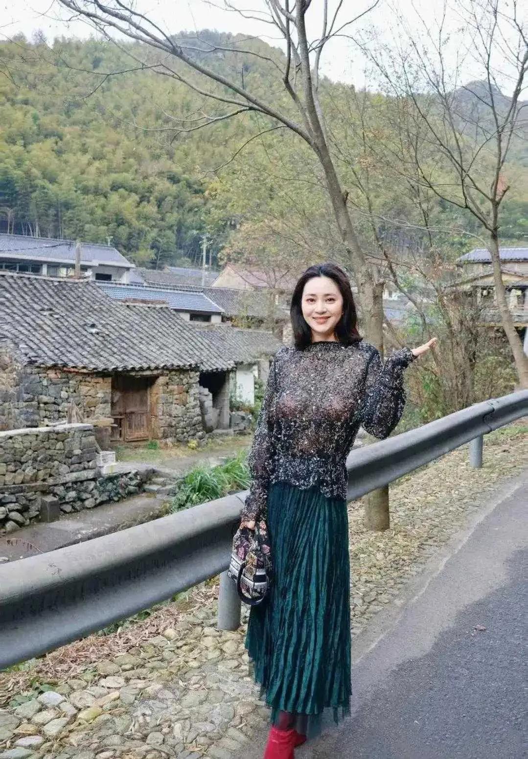 终于见到了最美村姑小芳。过年了，我怀揣着满心欢喜与期待，踏上了归乡的旅途。那熟悉