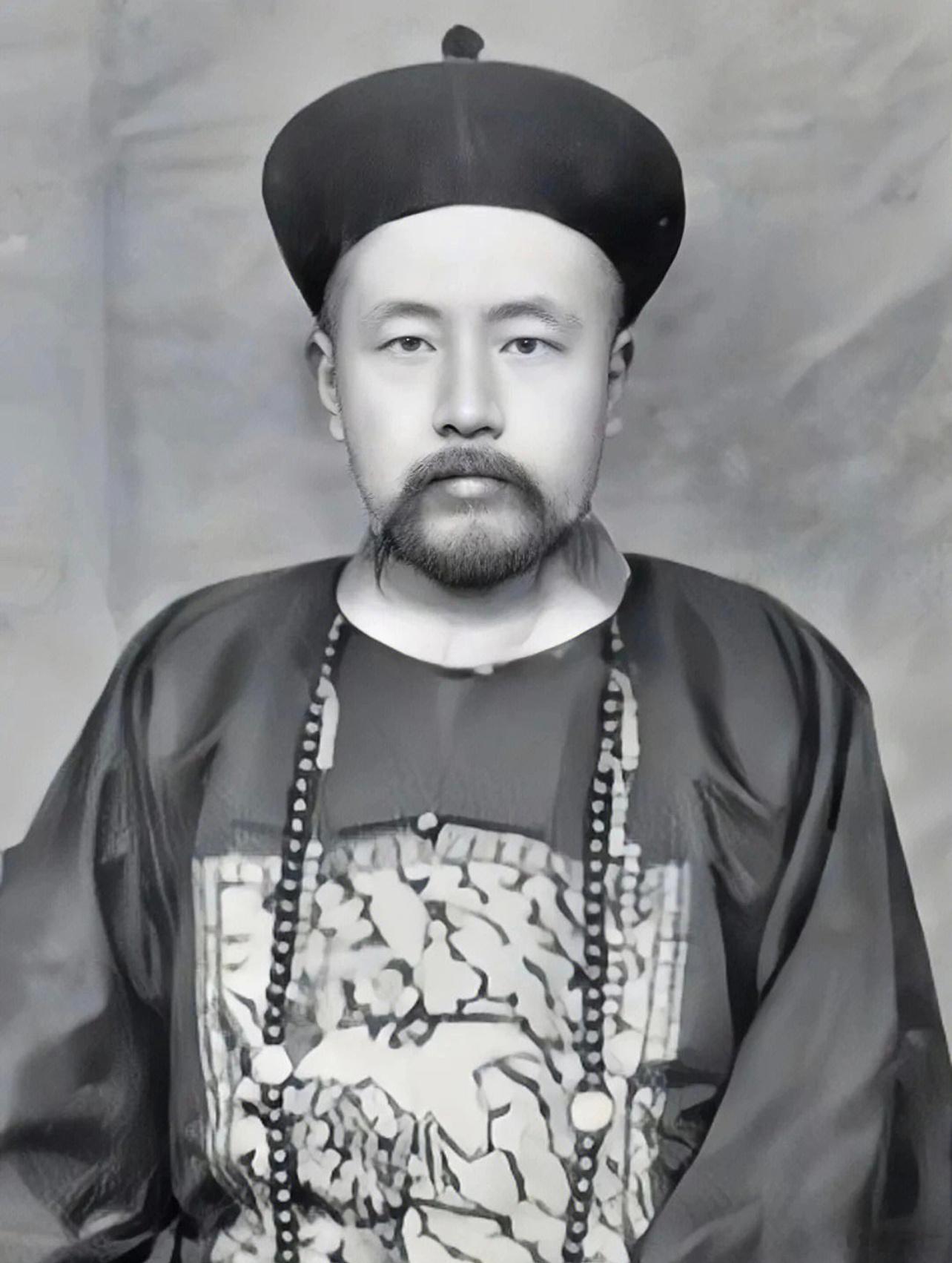 我知道的最贵的甲骨收购价，一个字二两五钱银子。两江总督端方做的好事。范寿轩卖给王