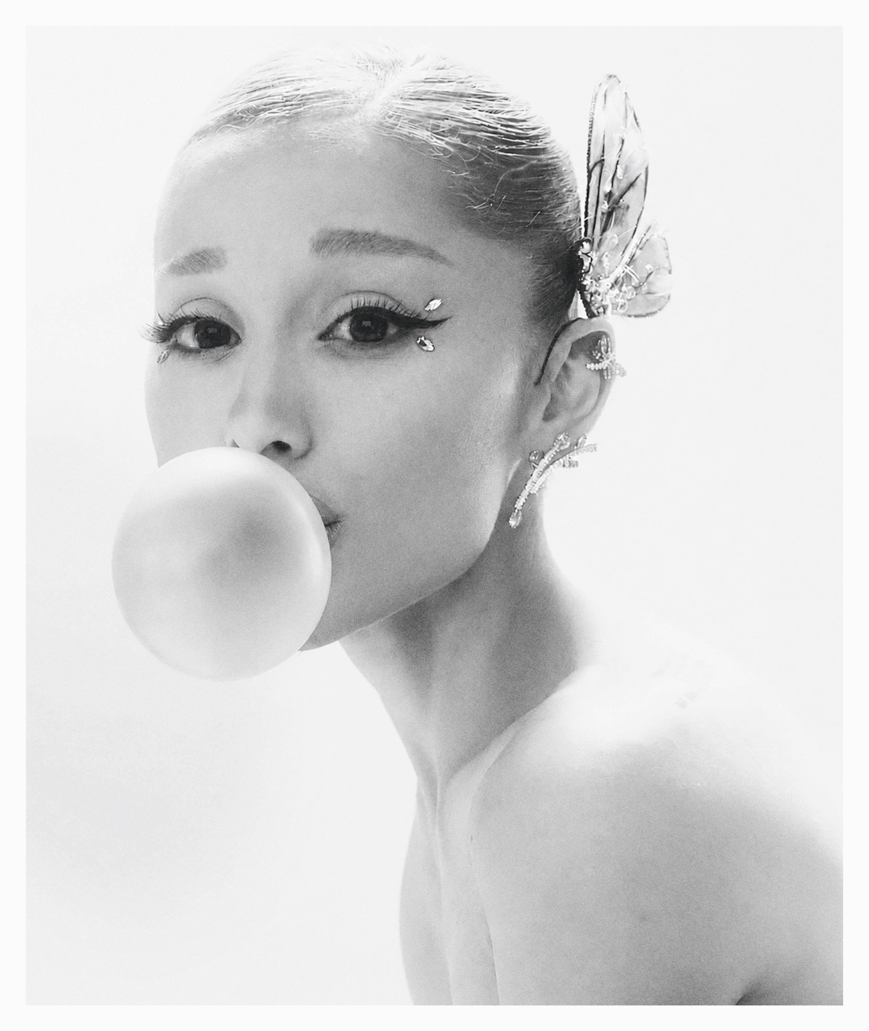 hellow thirty three 🫧♡Ariana发布绝美写真庆祝生日A