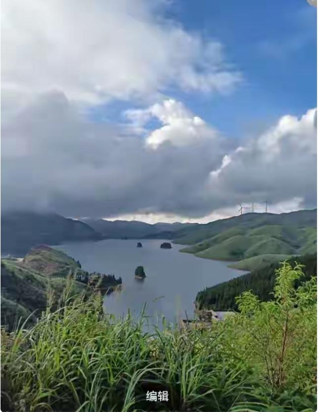 你看见过海市蜃楼吗？小时候我在家乡西边的山上面的天空中是看到过海市蜃楼的，可惜当